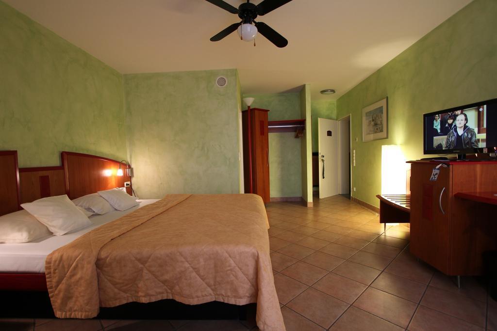 Hotel Mado Кёльн Номер фото