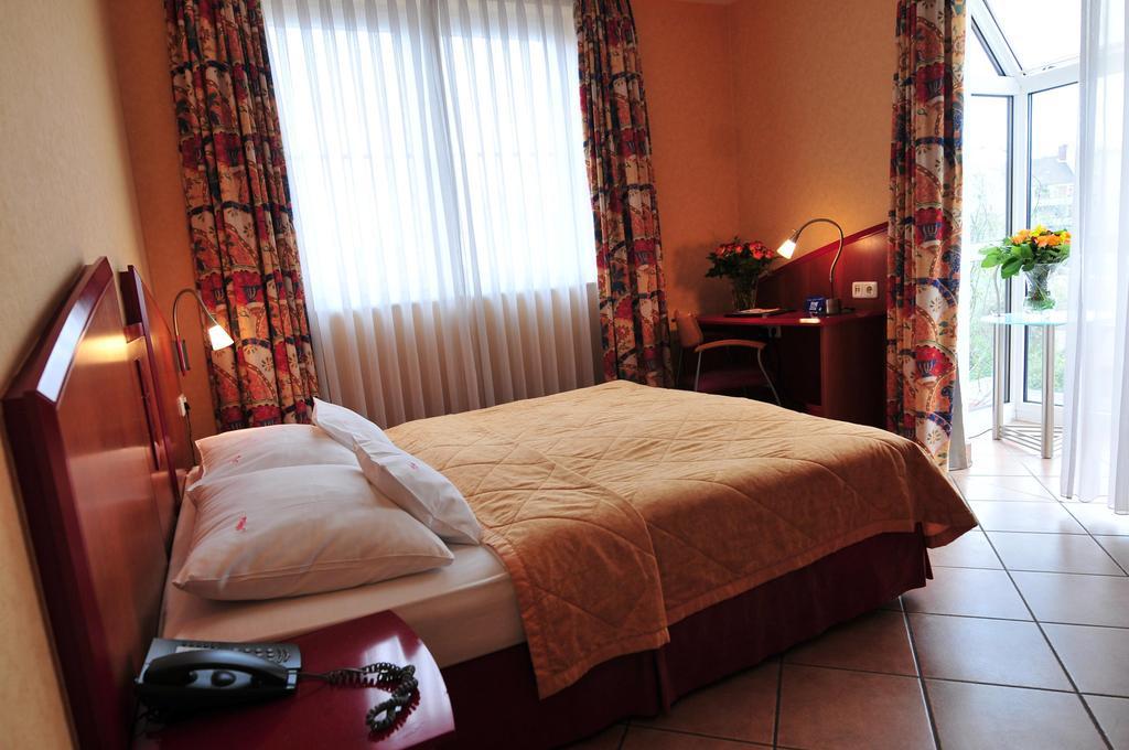 Hotel Mado Кёльн Номер фото