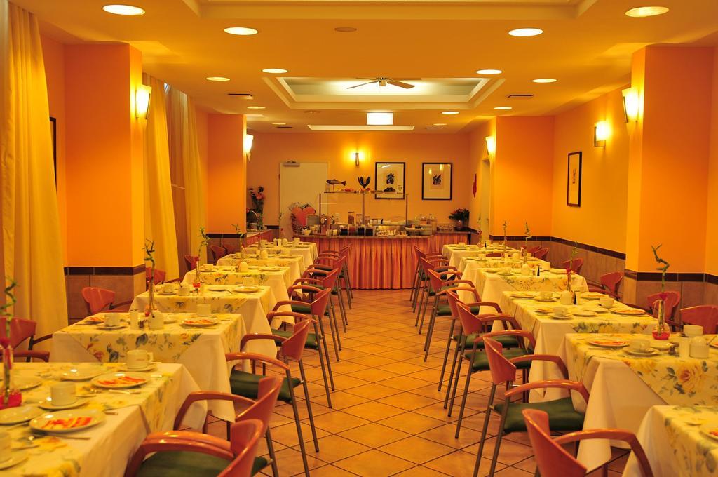 Hotel Mado Кёльн Экстерьер фото